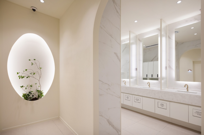 Sinsa Station Lifting, Beyond the Shining Moment, into Lasting Beauty_Imi-seok Theme Dermatology Clinic image 3