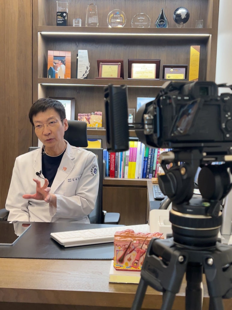신사역탈모치료병원 임이석테마피부과 원장님 인터뷰 현장 관련 이미지 6