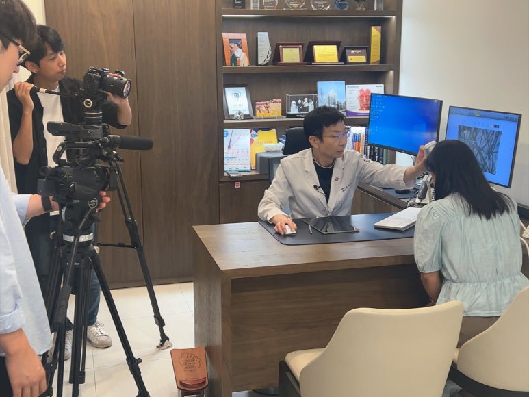 신사역탈모치료병원 임이석테마피부과 원장님 인터뷰 현장 관련 이미지 3