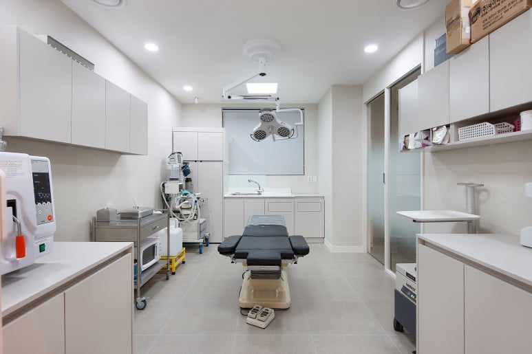 Introduction to the New Building of Imisuk Thema Dermatology image 7