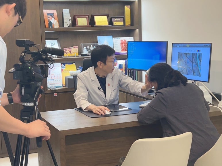 신사역탈모치료병원 임이석테마피부과 원장님 인터뷰 현장 관련 이미지 2