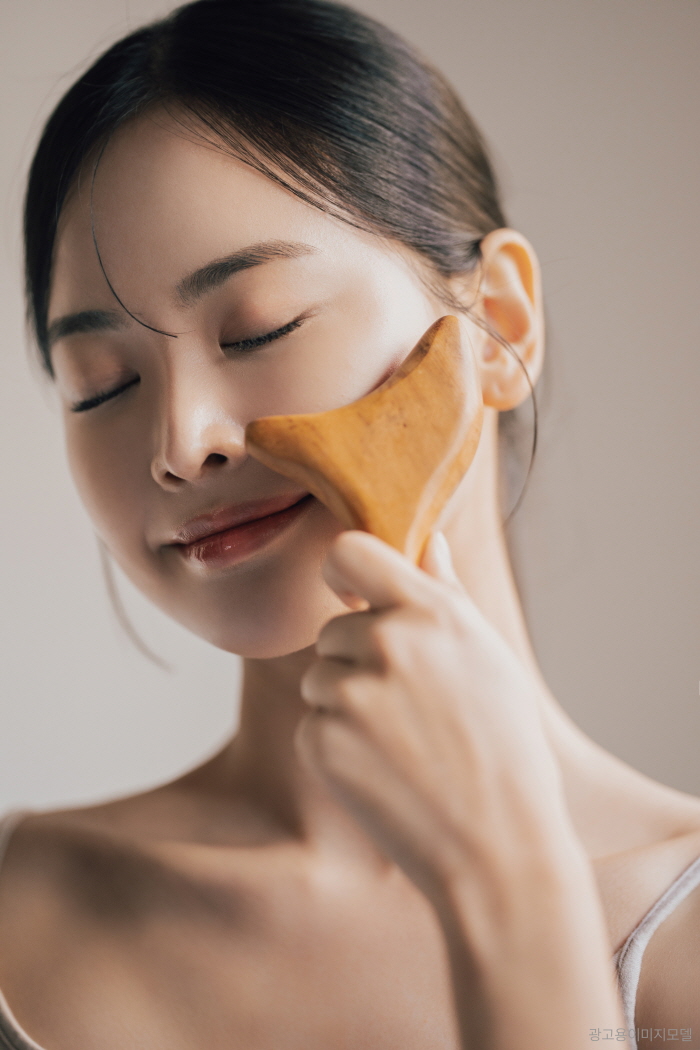 강남역 울쎄라피프라임 눈 밑 꺼짐, 아이홀 깊어짐 개선하는 탄력 관리법 관련 이미지 3