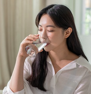 여름철 휴가 전 쌍꺼풀 수술 붓기 관리와 회복 TIP 관련 이미지 8