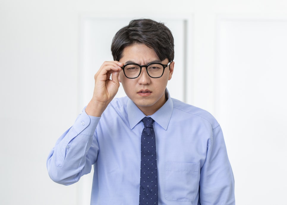 비문증 증상 및 원인 눈앞에 검은점이 보인다면 관련 이미지 7