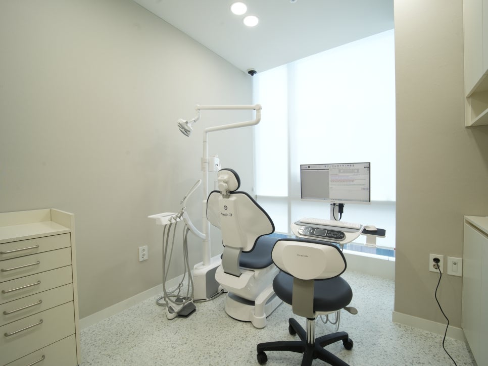 20대임플란트, "제가 벌써요?" 고민만 하다간 돈&middot;시간 두 배로 나갑니다. 관련 이미지 8