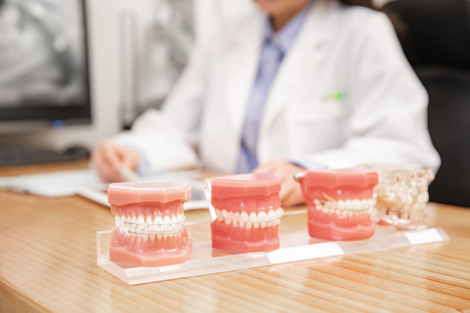 교정했는데 "합죽이입매" 됐다면? 옥니교정 골든타임, 더 늦기 전에 관련 이미지 3