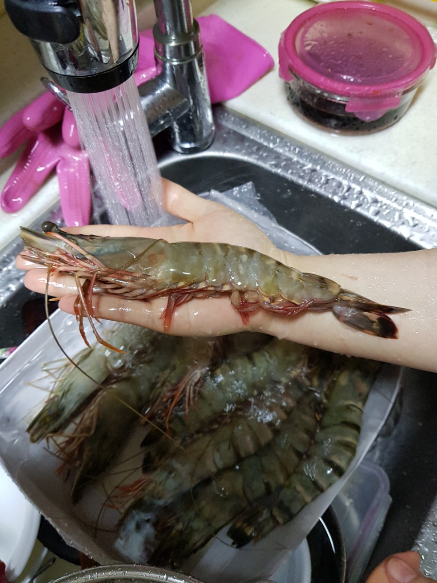 왕새우에 막걸리 한잔 크~~ 관련 이미지 1