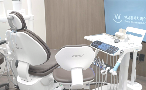 What Does a Conservative Dentistry Specialist Look at First When Considering Laminates? image 8
