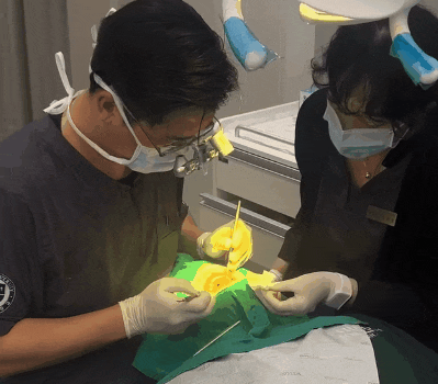 What Does a Conservative Dentistry Specialist Look at First When Considering Laminates? image 7