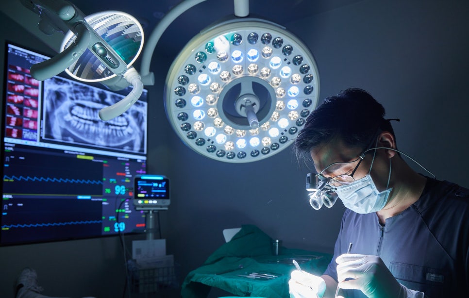 위턱 전체 임플란트 마곡동 치과 수면치료(의식하진정법)을 활용한 진료 방법 관련 이미지 8