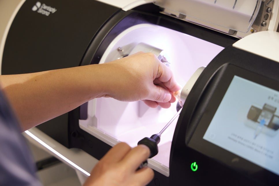 마곡역 치과 기공실과 기공소의 차이와 그에 따른 임플란트 진료 과정 관련 이미지 10