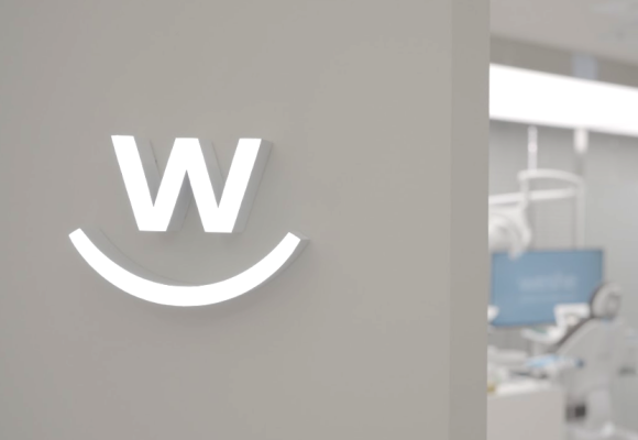 What Does a Conservative Dentistry Specialist Look at First When Considering Laminates? image 10