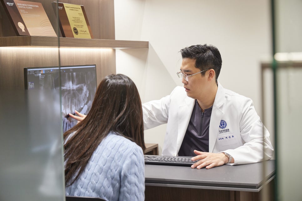 마곡역 치과 "재교정을 하며 6개월을 기다려야 될까요?" 직장인을 위한 앞니 벌어짐 개선 방법 무삭제 라미네이트 관련 이미지 2