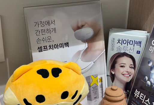 스케일링했는데 치아 착색이 남아 있다면 에어플로우로 지울 수 있을까요? 관련 이미지 4