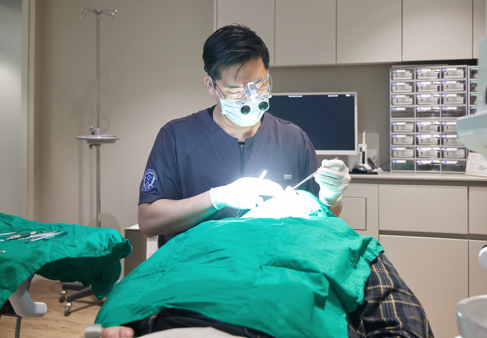 발치 선고를 받은 치아 마지막 선택지로서의 의도적 치아 재식술 마곡역 치과 관련 이미지 4