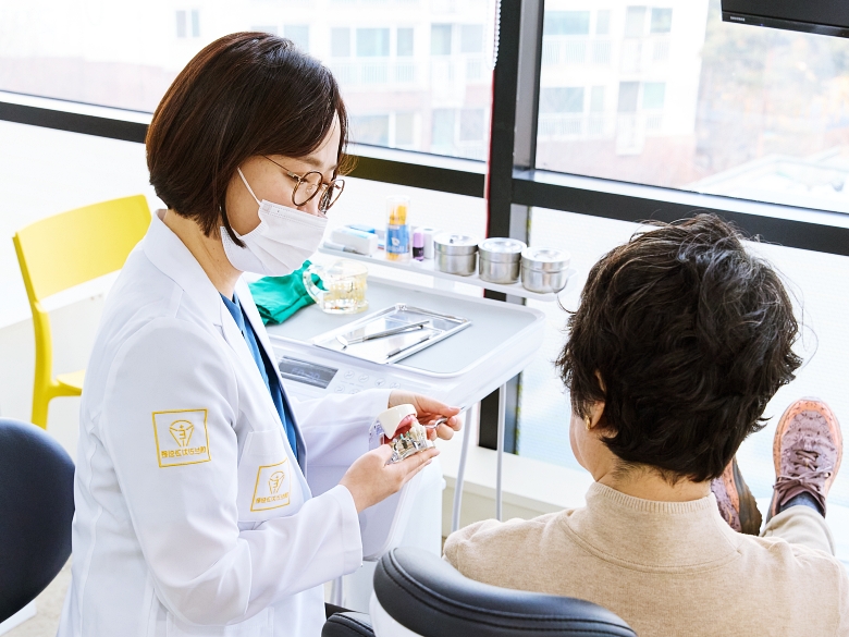 부모님의 구강 건강을 지켜드리며 배우는 것 관련 이미지 1