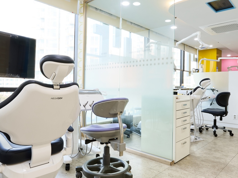 치과를 열었습니다 - 에브리 스마일, 에브리 패밀리, 에브리 덴탈 관련 이미지 1