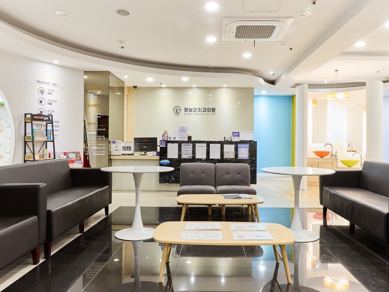 치과를 열었습니다 - 에브리 스마일, 에브리 패밀리, 에브리 덴탈 관련 이미지 2