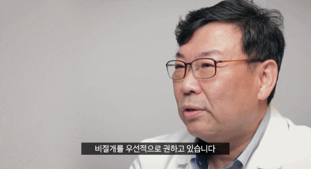 Sinsa Station Middle-Aged Eye Surgery: Upper Blepharoplasty When You’re Worried the Double Eyelid Line Will Look Too Thick image 1