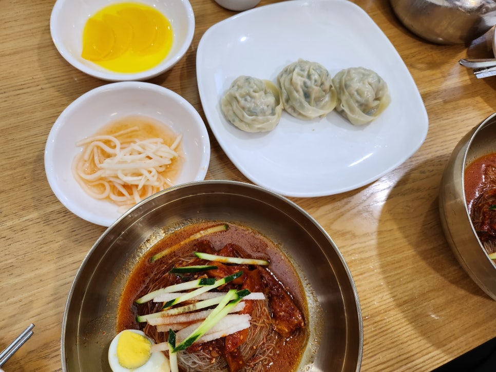 Apgujeong Cold Noodle Must-Visit Hanheung Myeonok: Hoe Naengmyeon, Dumplings image 1
