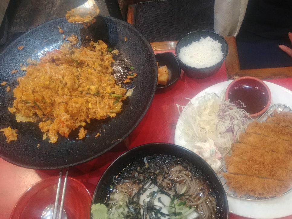 Hanau-dong near Apgujeong Station: Iron Plate Fried Rice, Pork Cutlet, and Cold Buckwheat Noodles image 5