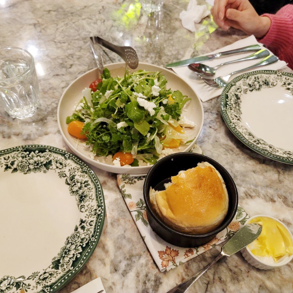 A Restaurant with Great Atmosphere in Apgujeong Rodeo, Cheongdam: Luka Kitchen image 1