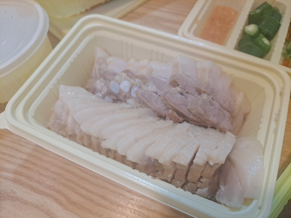 I wanted bossam, so I ordered Wonhalmeoni Bossam. image 2