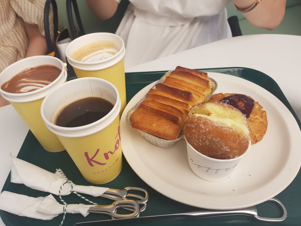 이미 너무 핫한 도넛 맛집 노티드 청담 드디어 왔다 감. 관련 이미지 1