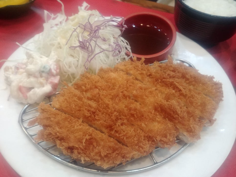 Hanau-dong near Apgujeong Station: Iron Plate Fried Rice, Pork Cutlet, and Cold Buckwheat Noodles image 6