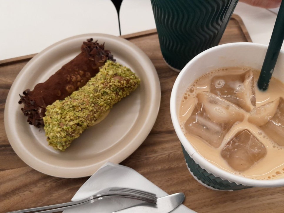 Jamsilsaenae Cafe Recommendation: Tressed / A Cannoli Dessert Spot image 3