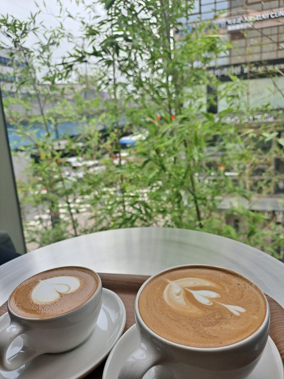 To Eat at the Apgujeong Cafe Blue Bottle, Securing a Seat Comes First image 10