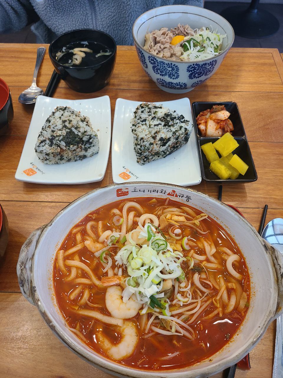 Lunch at Onigiri Wa Gyudon near Apgujeong Station Is Great for Solo Dining image 2