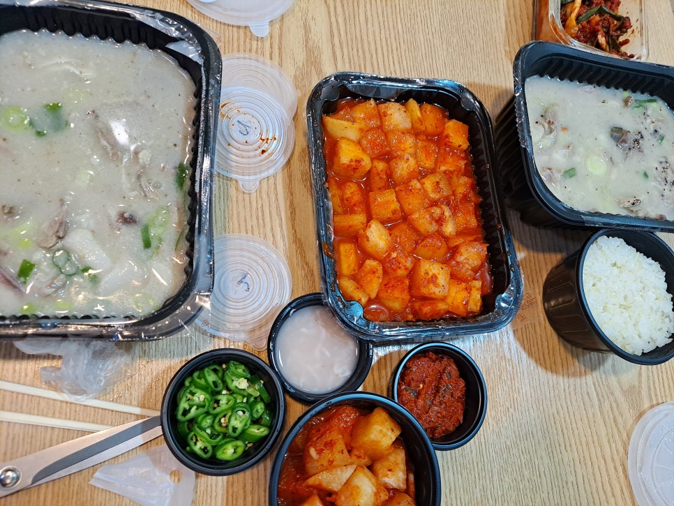 Pyeongan-do Sundae-guk Gamjatang Seocho Gyodae Branch Is Best to Eat the Day After Rain image 1