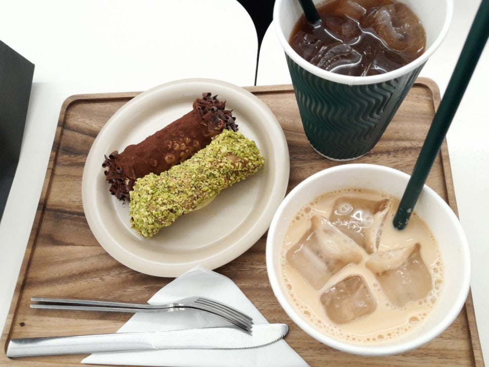 Jamsilsaenae Cafe Recommendation: Tressed / A Cannoli Dessert Spot image 1