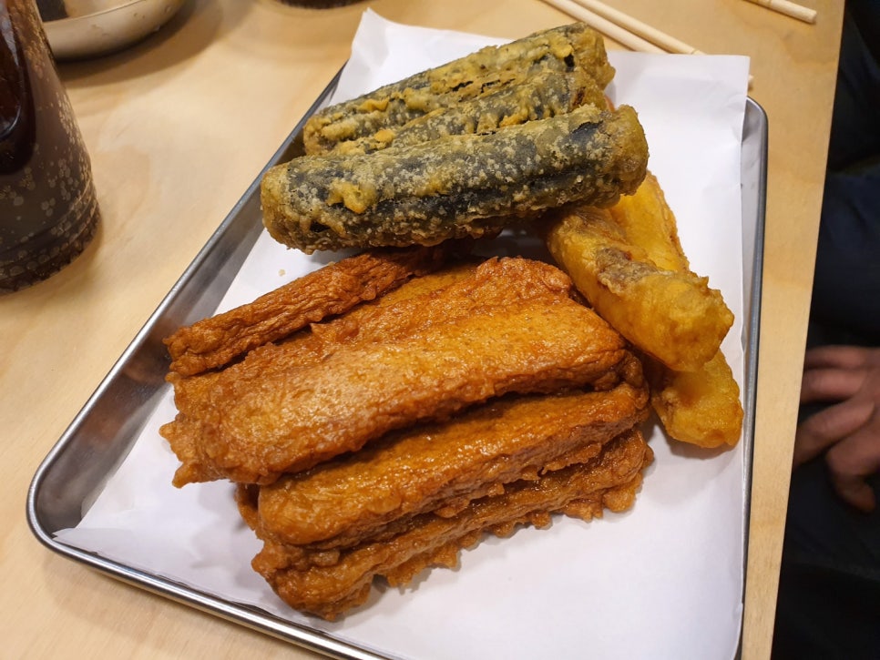 A Place Where You Can Eat Tteokbokki and Chicken at the Same Time image 5