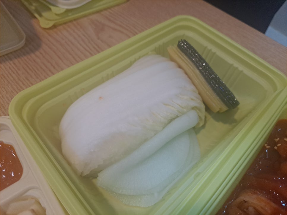 I wanted bossam, so I ordered Wonhalmeoni Bossam. image 6