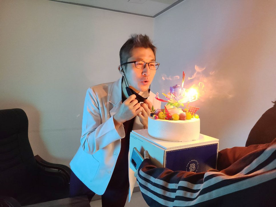 압구정 눈중점 성형외과 박병호원장님 생일파티🤎🎂 관련 이미지 3