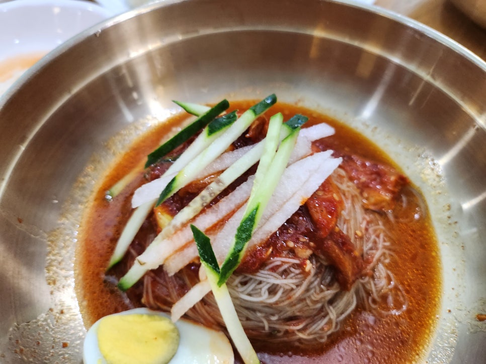 Apgujeong Cold Noodle Must-Visit Hanheung Myeonok: Hoe Naengmyeon, Dumplings image 4