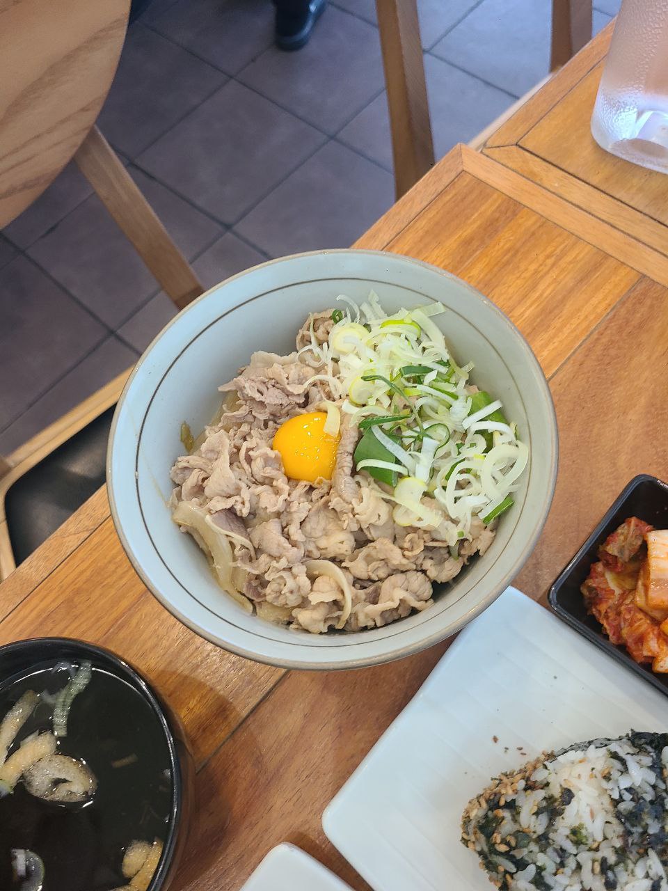Lunch at Onigiri Wa Gyudon near Apgujeong Station Is Great for Solo Dining image 4