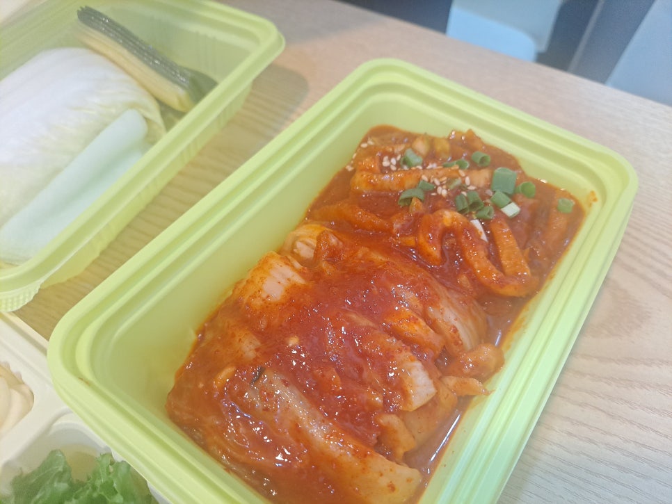 I wanted bossam, so I ordered Wonhalmeoni Bossam. image 5