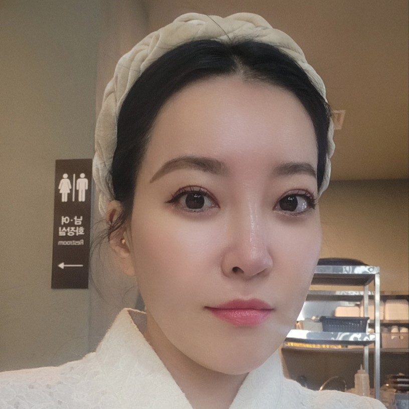 Choosing a Surgical Method for Upper Eyelid Skin Sagging image 10