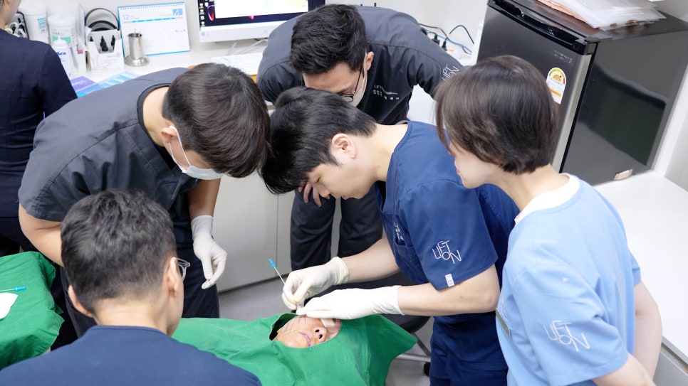 리프톤 피부과 압토스(APTOS)실리프팅 원내 세미나 진행 관련 이미지 7