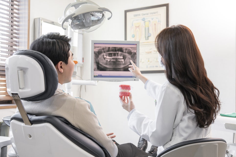 발산역치과 앞니 임플란트, 왜 더 신중해야 할까 관련 이미지 5