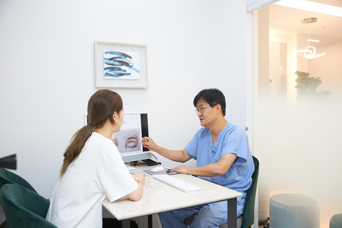 안면 비대칭에 의한 짝눈 쌍꺼풀 - 자연스러운 교정 관련 이미지 2