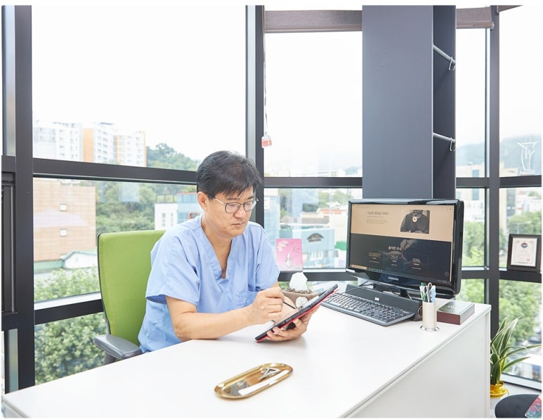 안검하수교정 눈이 항상 무겁고 피곤해 보인다면 관련 이미지 4