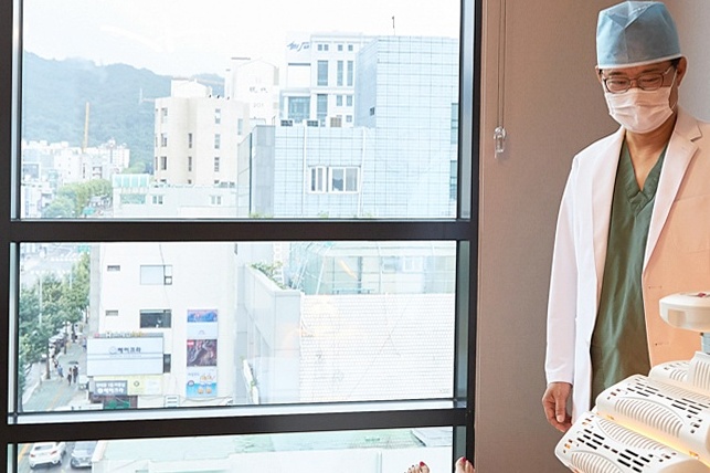 쌍꺼풀 재수술 여러 번 수술한 눈 어디서부터 다시 시작해야 할까요 관련 이미지 13