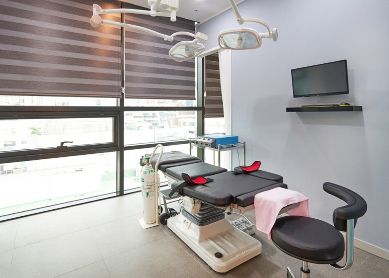 [눈썹밑상안검] 졸려보이는 눈매 및 처진 눈꺼풀 개선 관련 이미지 5