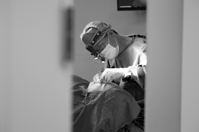 눈꺼풀과 눈두덩이가 두껍다? 피부저침? 절개법! 관련 이미지 5