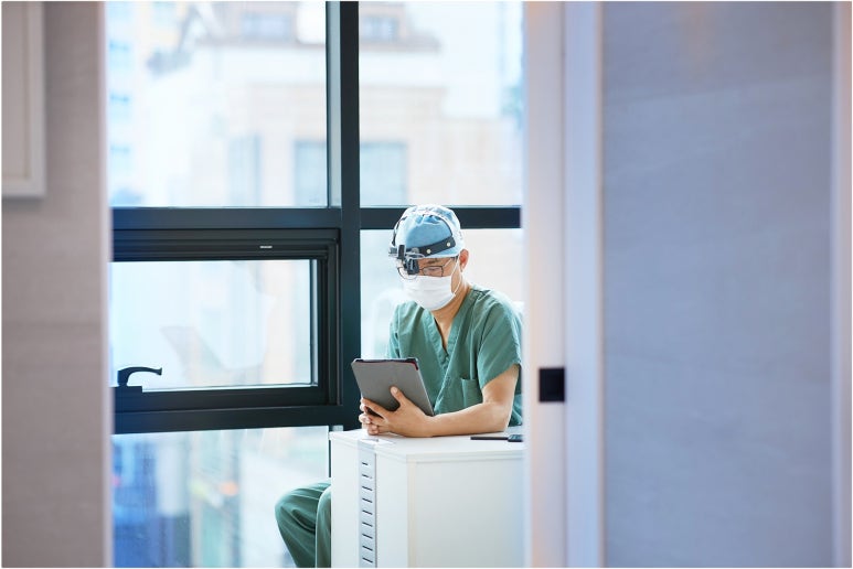 눈재수술 이전 수술의 흔적을 자연스럽게 디자인하는 과정 관련 이미지 4