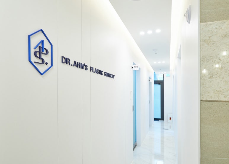 [쌍꺼풀수술] 짝눈 두눈의 크기를 맞춘 눈매교정술 관련 이미지 2